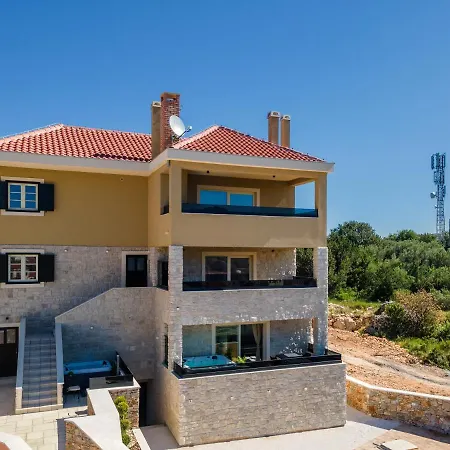 Teona Luxury With Jacuzzi And Garden View *