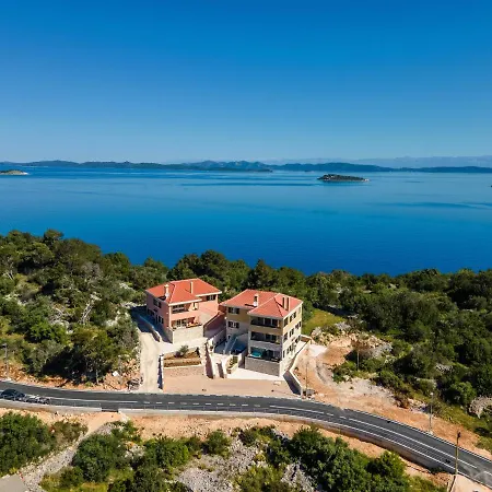 Teona Luxury With Jacuzzi And Garden View Daire