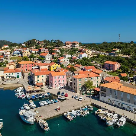 Teona Luxury With Jacuzzi And Garden View Apartment