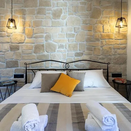 Teona Luxury With Jacuzzi And Garden View