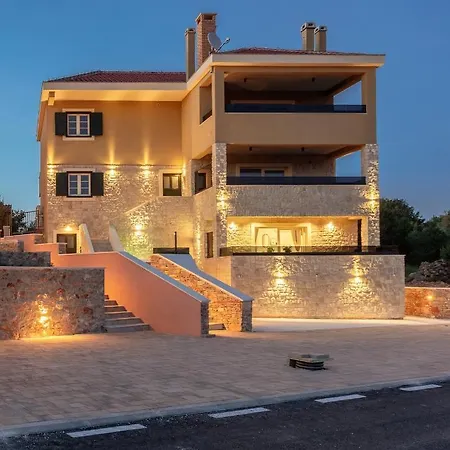 Teona Luxury With Jacuzzi And Garden View * Sali