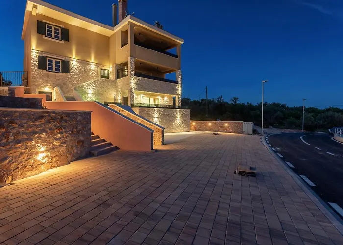 Teona Luxury With Jacuzzi And Garden View * سالي