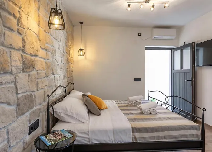 شقة Teona Luxury With Jacuzzi And Garden View