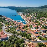 Teona Luxury With Jacuzzi And Garden View Apartman Sali
