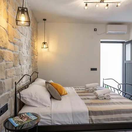 Apartment Teona Luxury With Jacuzzi And Garden View