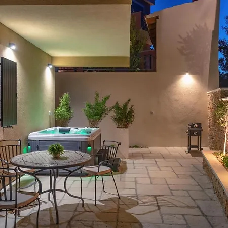 Teona Luxury With Jacuzzi And Garden View Appartement