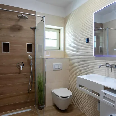 Teona Luxury With Jacuzzi And Garden View Lägenhet *