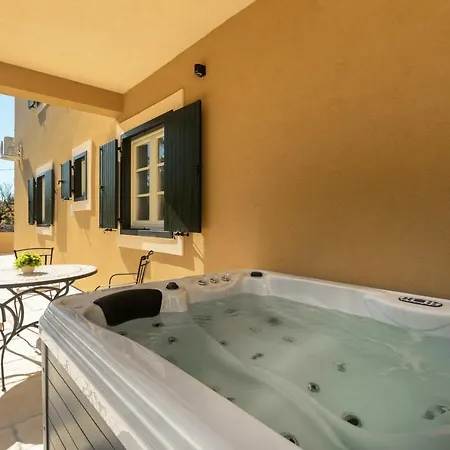 Lägenhet Teona Luxury With Jacuzzi And Garden View