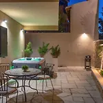 Teona Luxury With Jacuzzi And Garden View Apartment