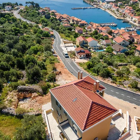 Teona Luxury With Jacuzzi And Garden View