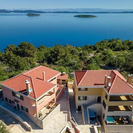 Teona Luxury With Jacuzzi And Garden View Apartman