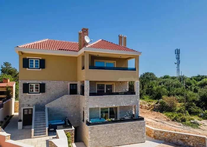 Teona Luxury With Jacuzzi And Garden View *