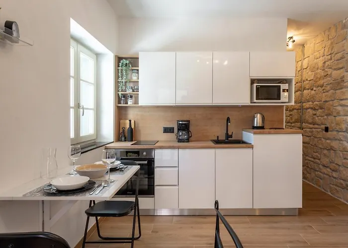 Teona Luxury With Jacuzzi And Garden View *