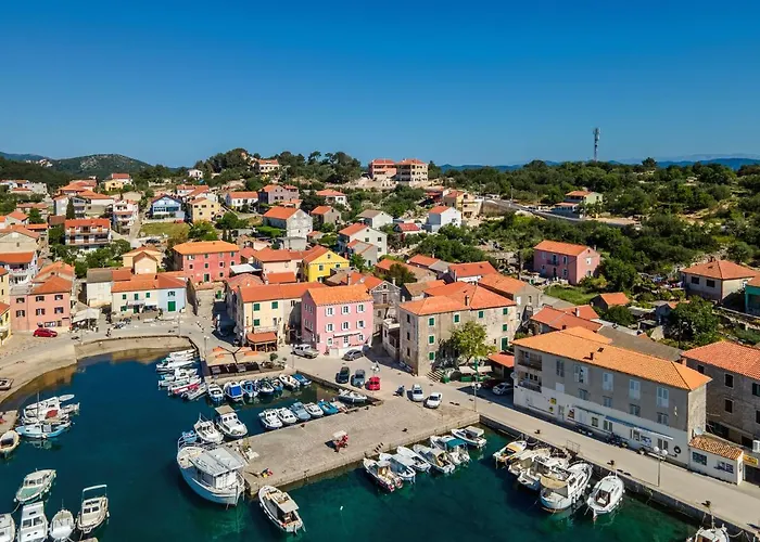 Teona Luxury With Jacuzzi And Garden View Apartman