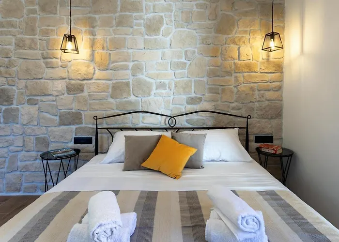 Teona Luxury With Jacuzzi And Garden View