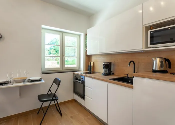 Teona Luxury With Jacuzzi And Garden View Apartman Sali