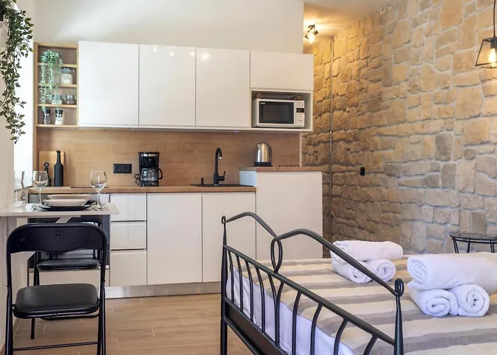 Teona Luxury With Jacuzzi And Garden View Apartman