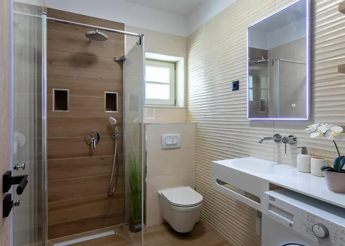 Teona Luxury With Jacuzzi And Garden View Apartman *